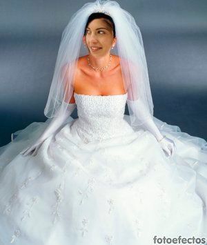 Fotomontaje divertido de vestido de novia